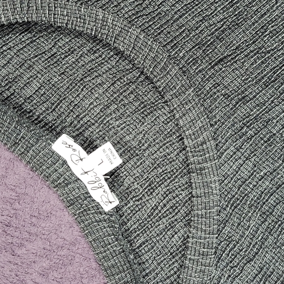 Rabbit Rose Top - Picture 4 of 4